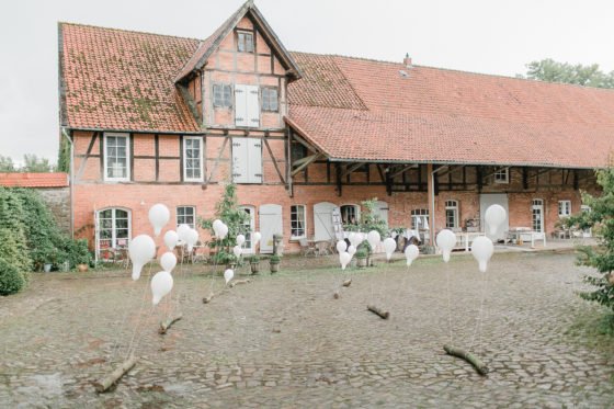 Romantische Vintage Hochzeit im Peerd Hus Hofcafe. Alice und Jan heiraten im Vintage Stil. Deutsch italienische Hochzeit in Salzgitter.