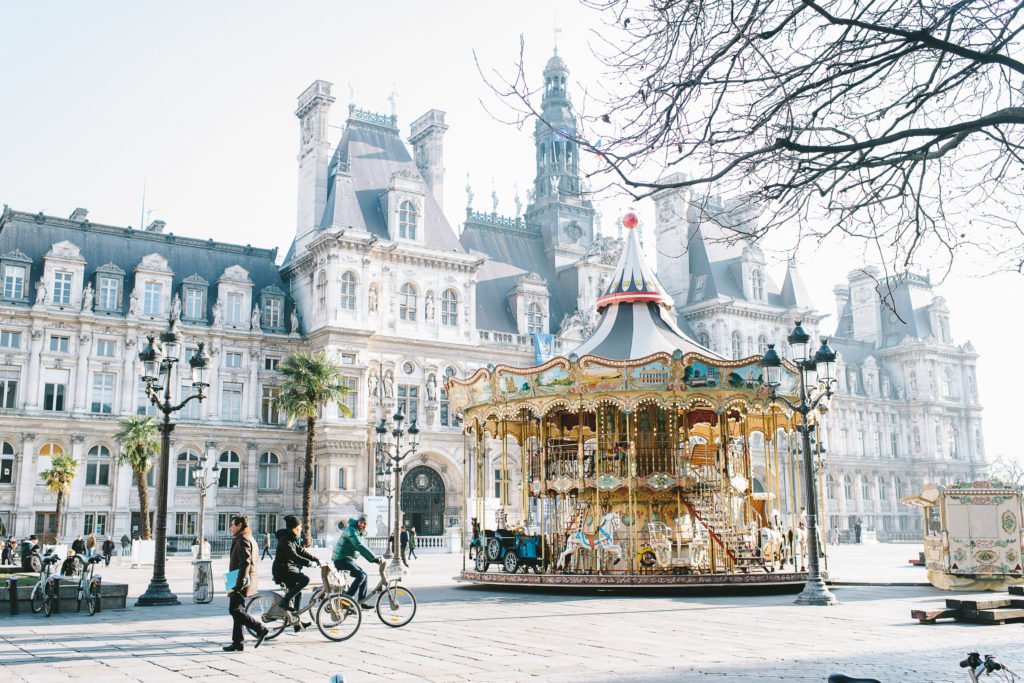 Paris mit Karrusell im Winter