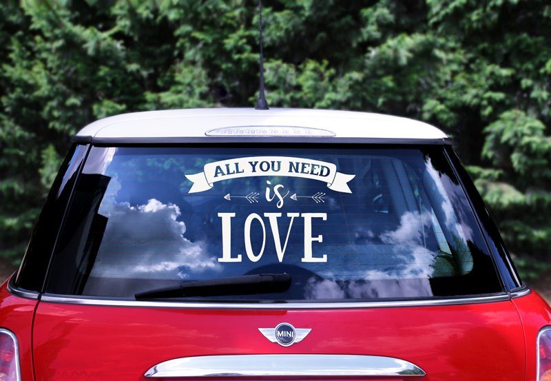 Aufkleber Hochzeitsauto ‘All you need is love’