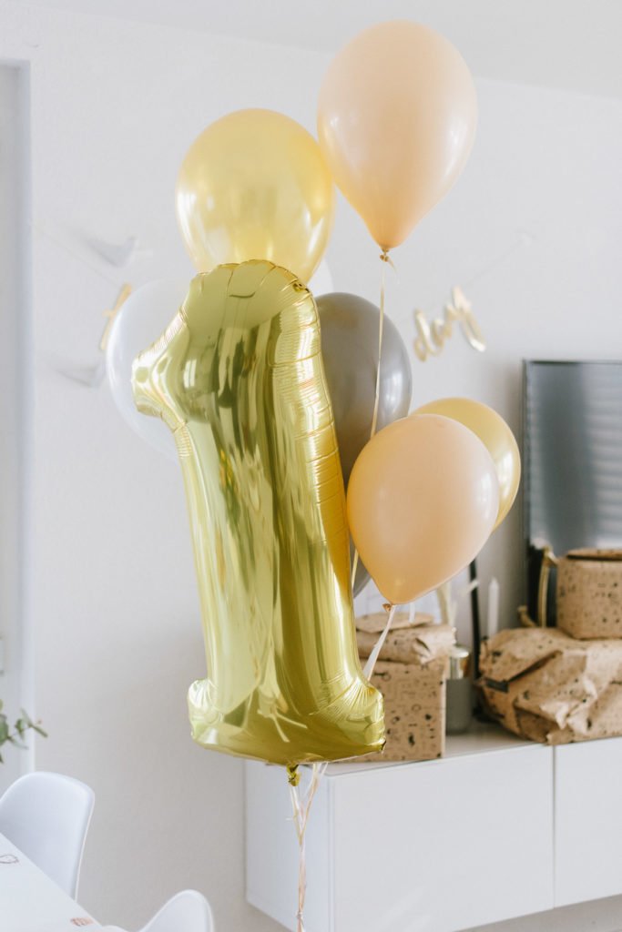 Kindergeburtstag Ballons goldene eins