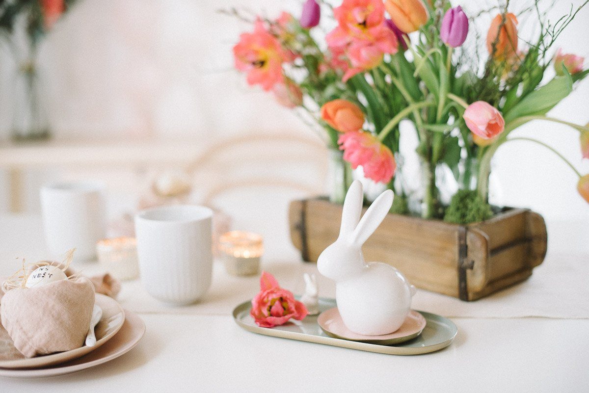 Anleitung: Ostertisch mit Tulpengesteck