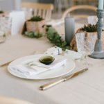 Tischdeko mit Sukkulenten für eine Konfirmation