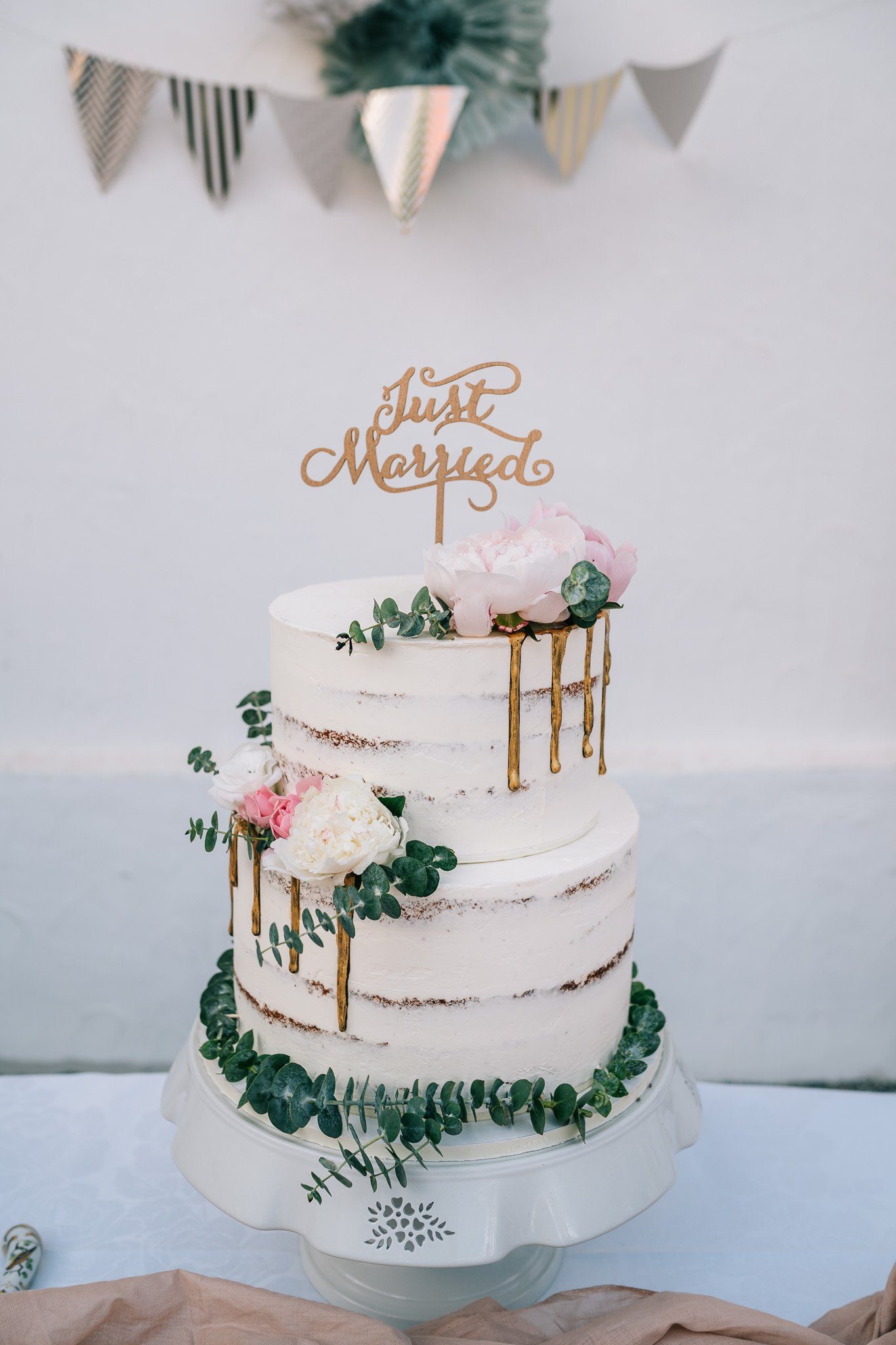 Naked Cake Hochzeitstorte mit Eukalyptus