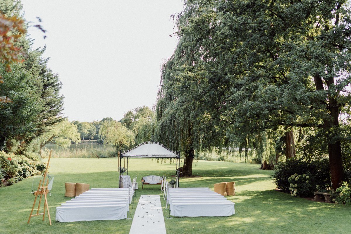 Hochzeit Landhaus am See Eukalyptus Kupfer Rosegold