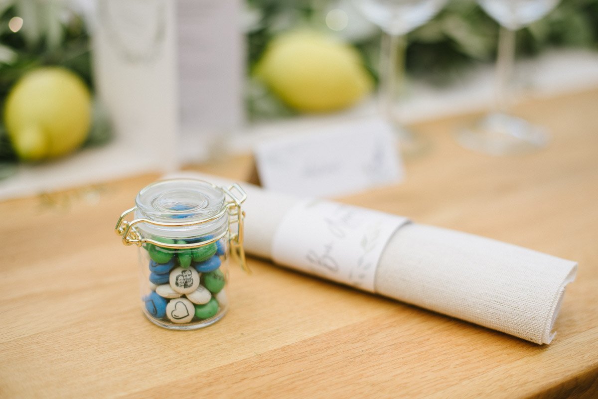 My m&ms bedrucken Gastgeschenk Hochzeit im Glas mit goldenem Verschluss