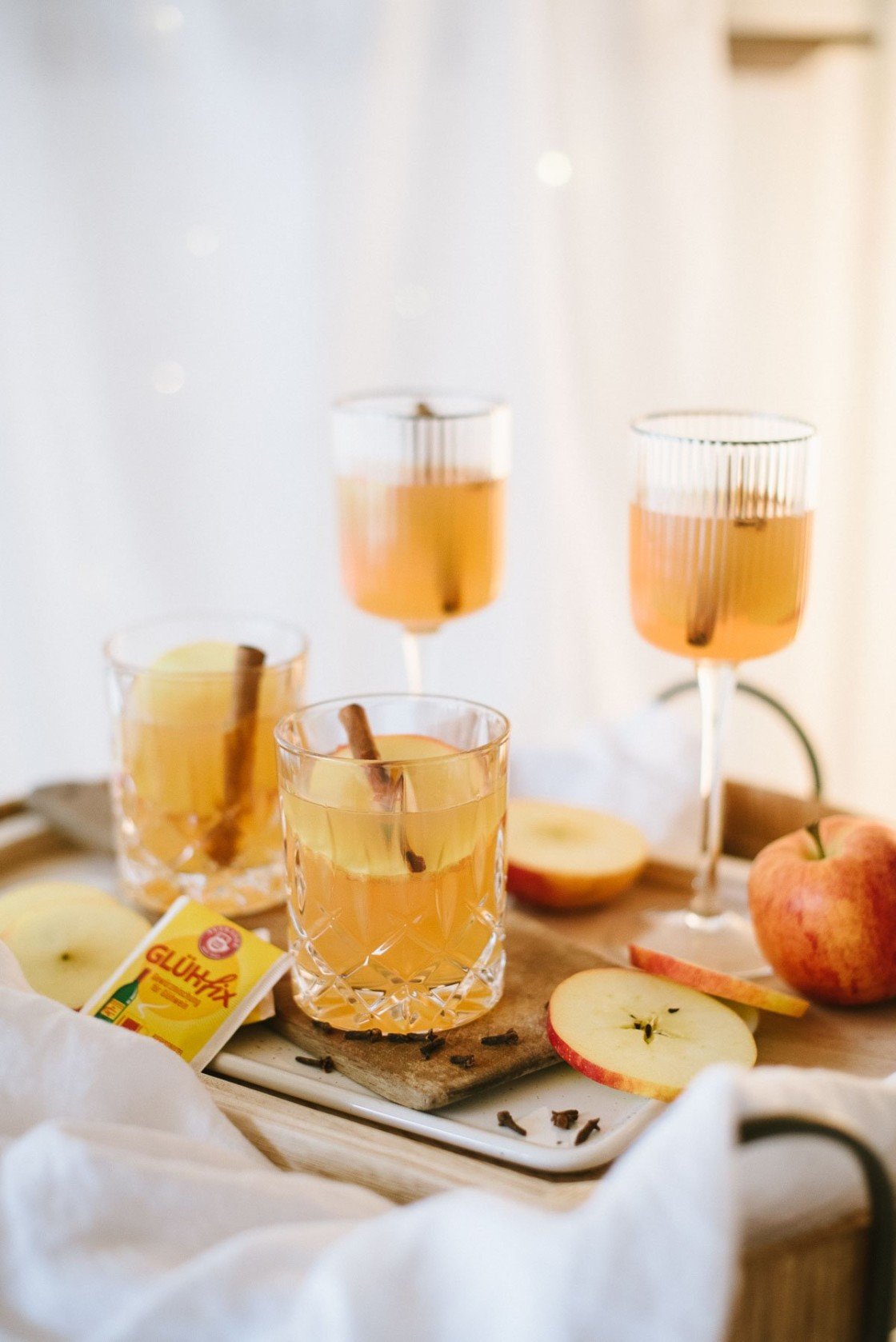 Rezept: Weihnachtlicher Marzipangugl und leckerer Apfelpunsch