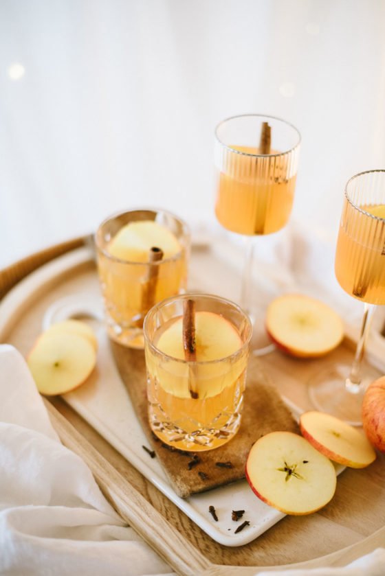 Rezept: Weihnachtlicher Marzipangugl und leckerer Apfelpunsch