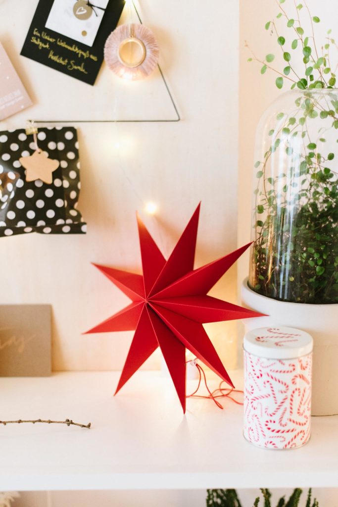 DIY: Minimalistisch weihnachtlicher Faden-Tannenbaum