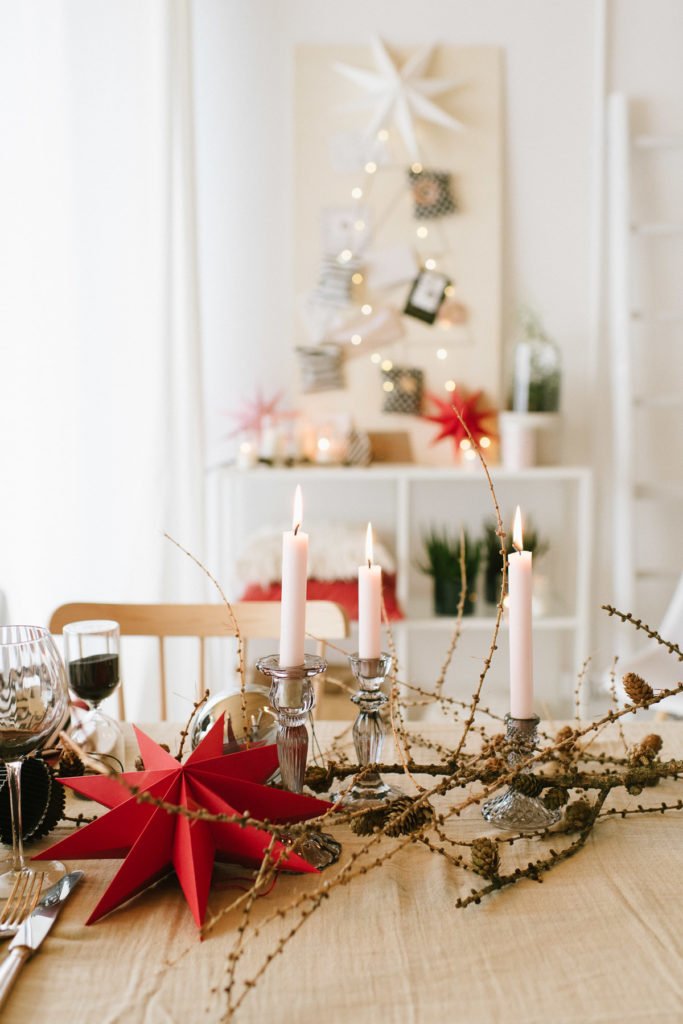 Weihnachten: Feiern im roten Skandi-Look