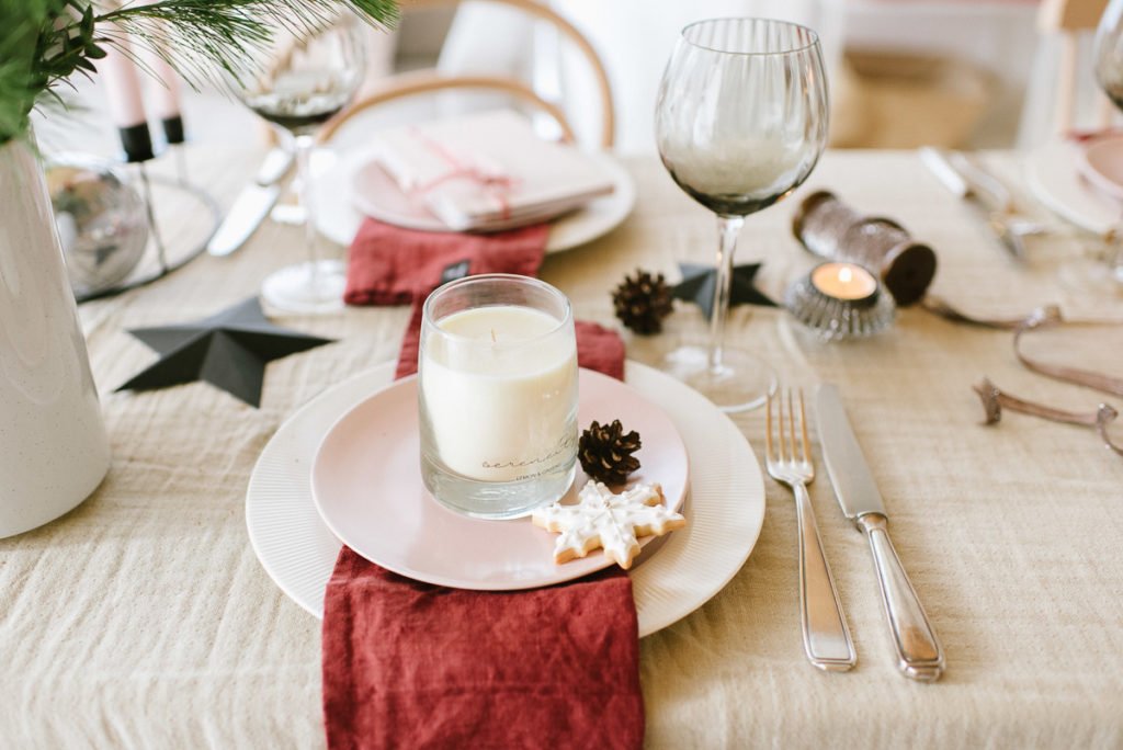 Weihnachten: Feiern im roten Skandi-Look