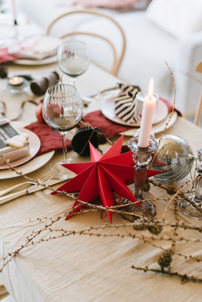 Weihnachten: Fröhlich feiern im roten Skandi-Look