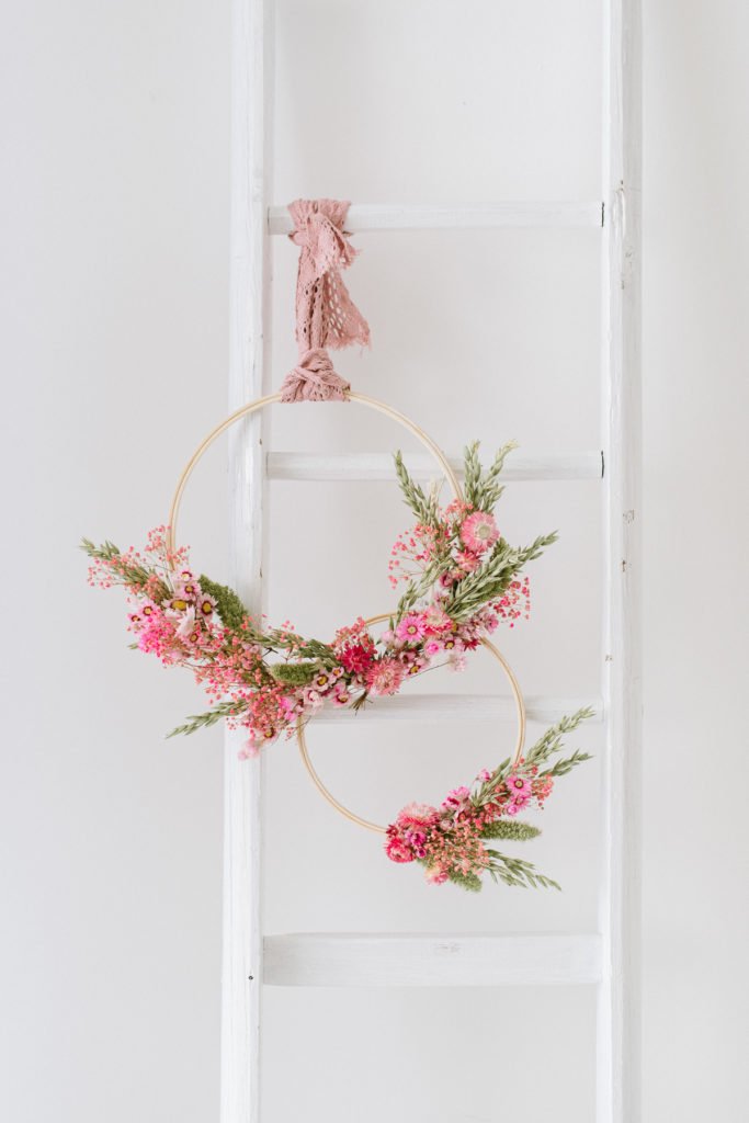 DIY-Anleitung: Kränze aus Trockenblumen binden