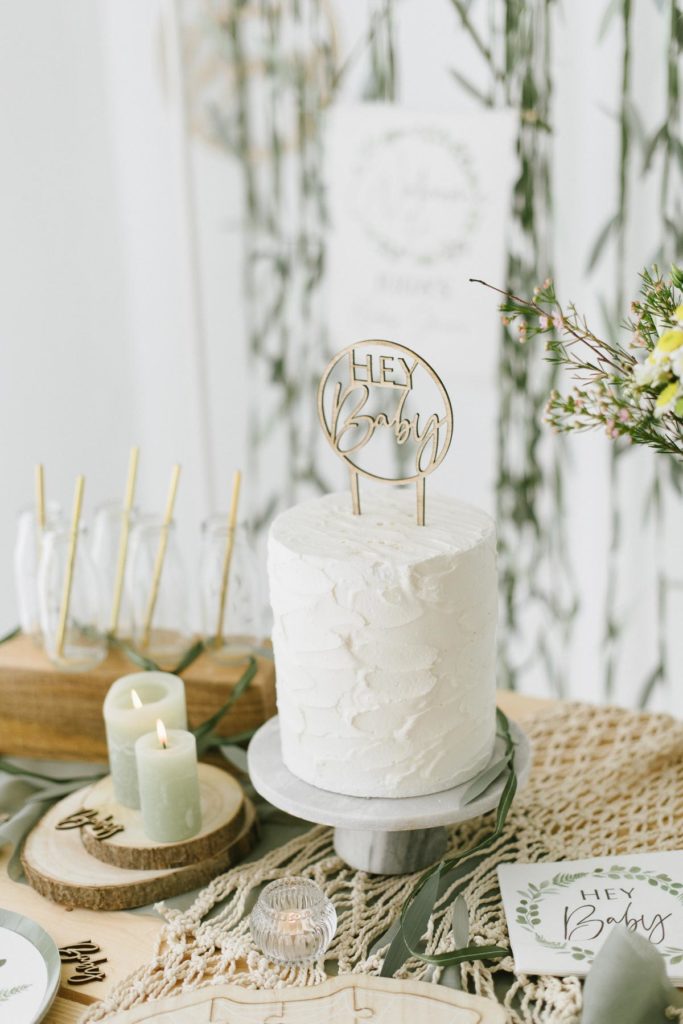 Torte mit Cake Topper Hey Baby