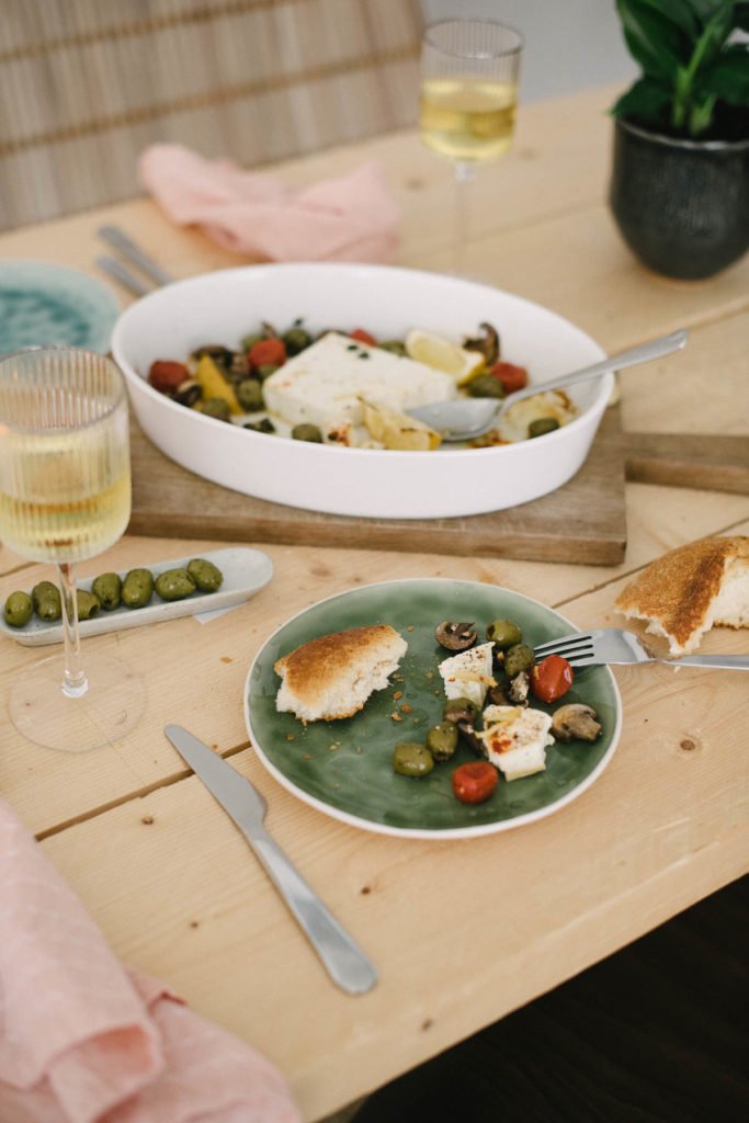 Einfaches Rezept: Gebackener Schafskäse mit Zitrone & Ingwer