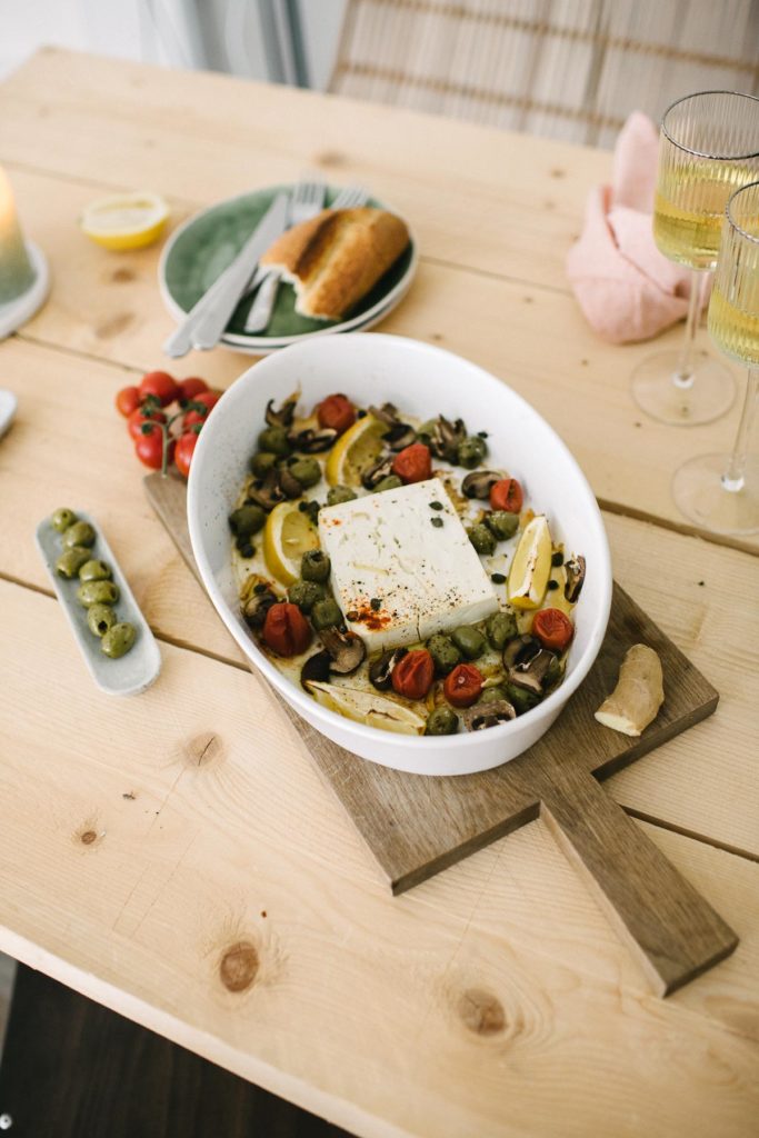 Einfaches Rezept: Gebackener Schafskäse mit Zitrone & Ingwer