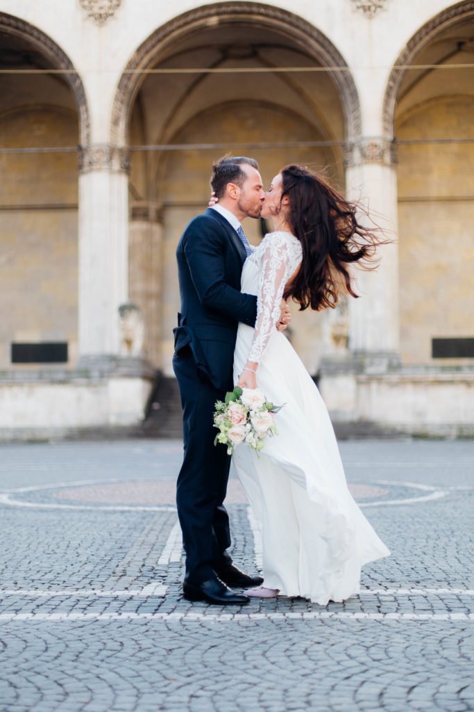 Was kostet eine Hochzeit? VI. Hochzeitsfotografen - Wir zeigen euch realistische Preise für Hochzeitsfotograf und Hochzeitsreportage.