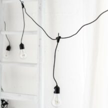 Lichterkette schwarz mit herunterhaengenden LED Leuchten