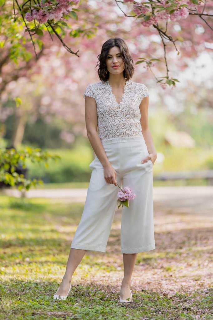 Neue Brautmoden-Kollektion Blütenmeer von Claudia Heller - traumhaft schöne kurze Brautkleider für Standesamt und Trauung - atemberaubende Hochzeitskleider #brautkleid #hochzeit #braut