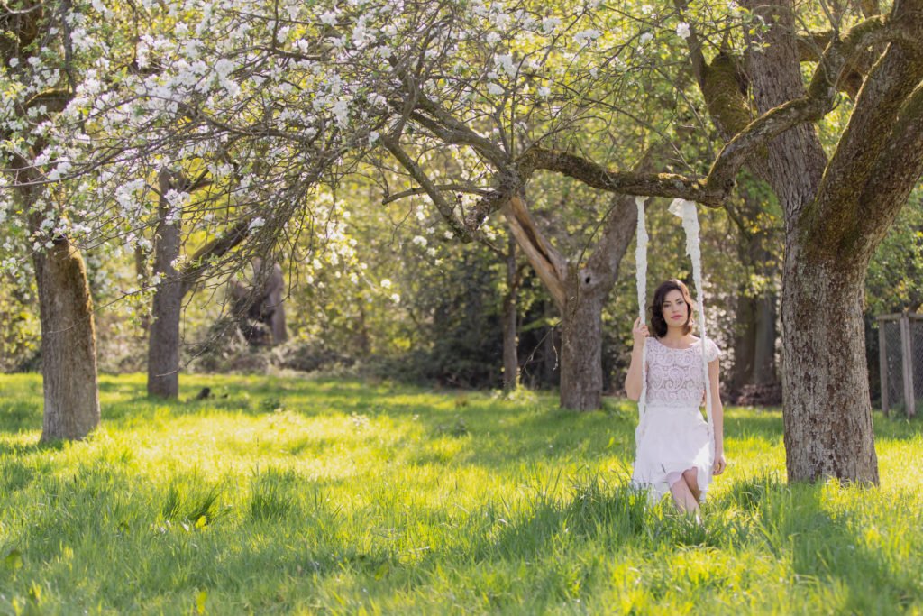 Neue Brautmoden-Kollektion Blütenmeer von Claudia Heller - traumhaft schöne kurze Brautkleider für Standesamt und Trauung - atemberaubende Hochzeitskleider #brautkleid #hochzeit #braut