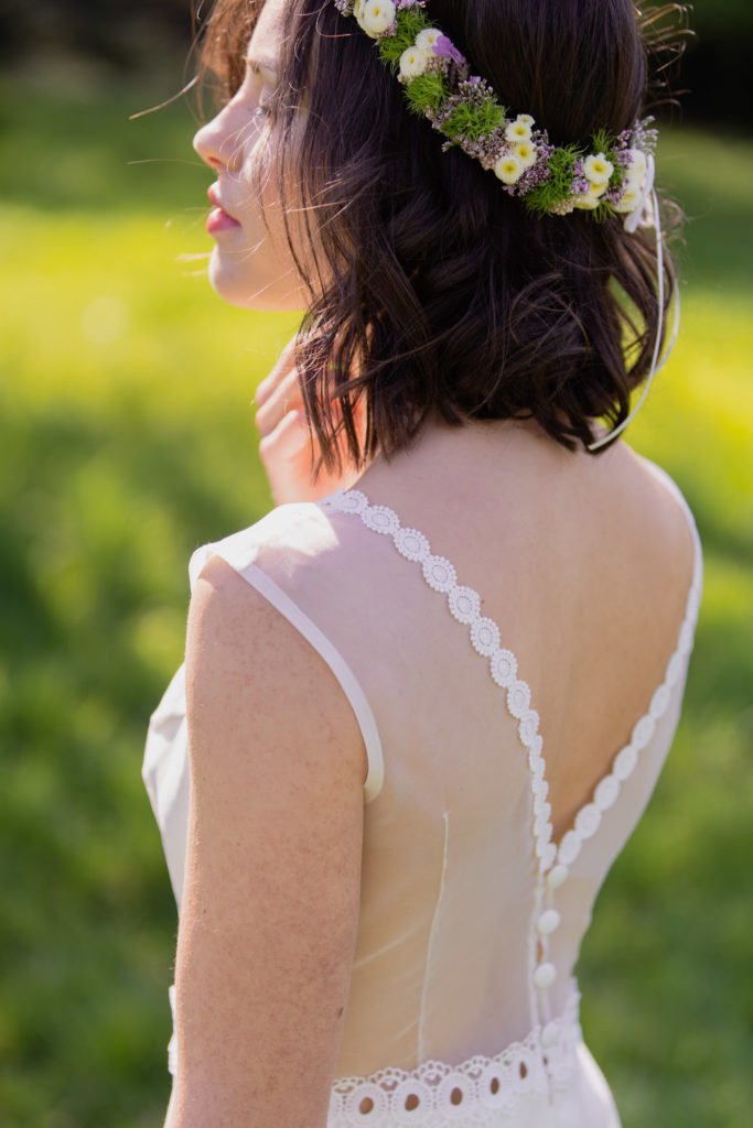 Neue Brautmoden-Kollektion Blütenmeer von Claudia Heller - traumhaft schöne kurze Brautkleider für Standesamt und Trauung - atemberaubende Hochzeitskleider #brautkleid #hochzeit #braut