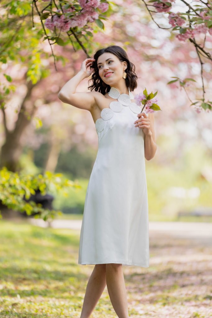 Neue Brautmoden-Kollektion Blütenmeer von Claudia Heller - traumhaft schöne kurze Brautkleider für Standesamt und Trauung - atemberaubende Hochzeitskleider #brautkleid #hochzeit #braut