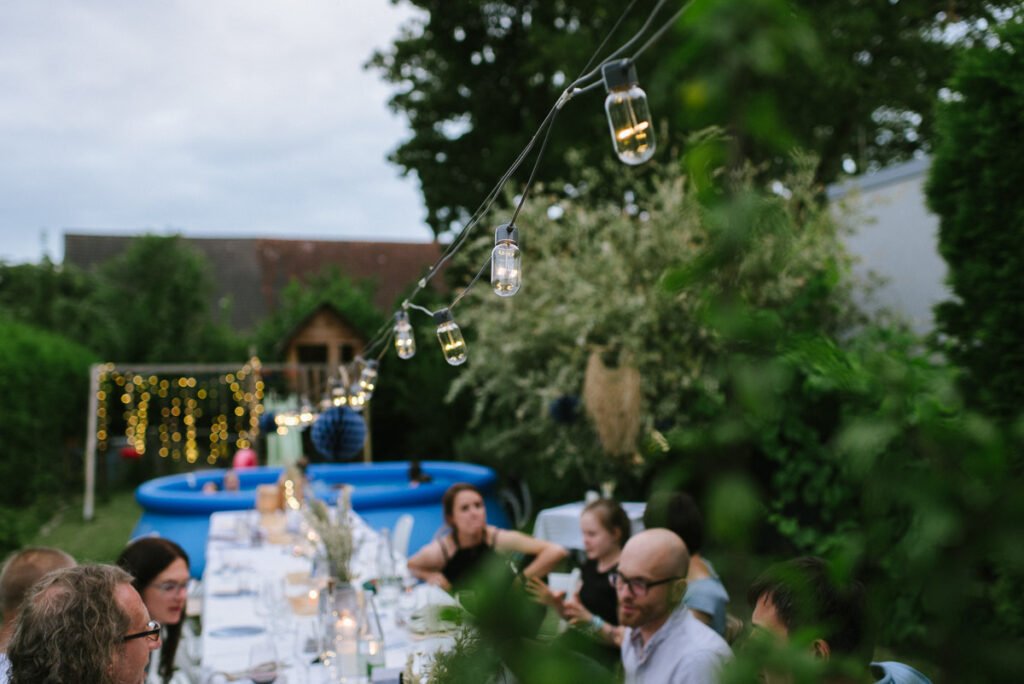 Poolparty im eigenen Garten dekorieren! Der runde Geburtstag wird im Garten mit einer Poolparty gefeiert. Viele Dekoideen zum Selbermachen!