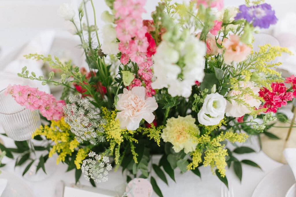 Hochzeitsdekoration mit Blumen Floristik