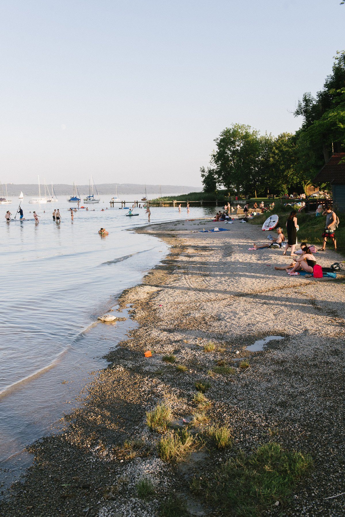 Badestrand im Sonnenuntergang am Ammersee