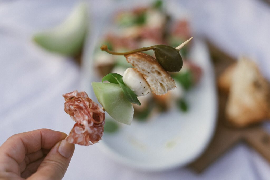 Melonenspieße mit würziger Fenchelsalami