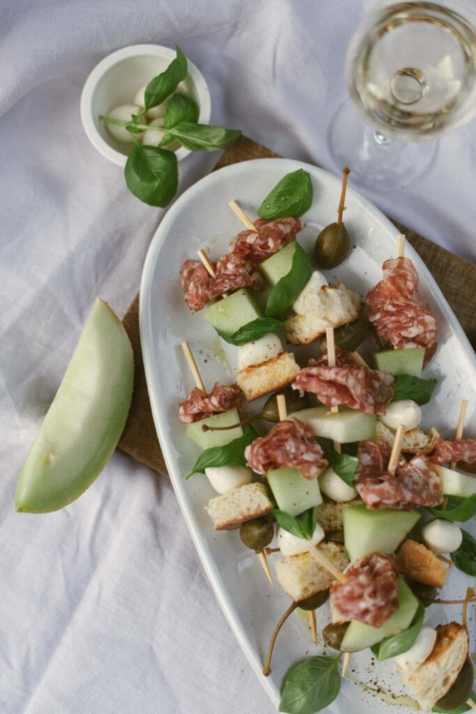 Spieße mit Melone und Fenchelsalami Spieße Melone Fenchelsamami Fingerfood