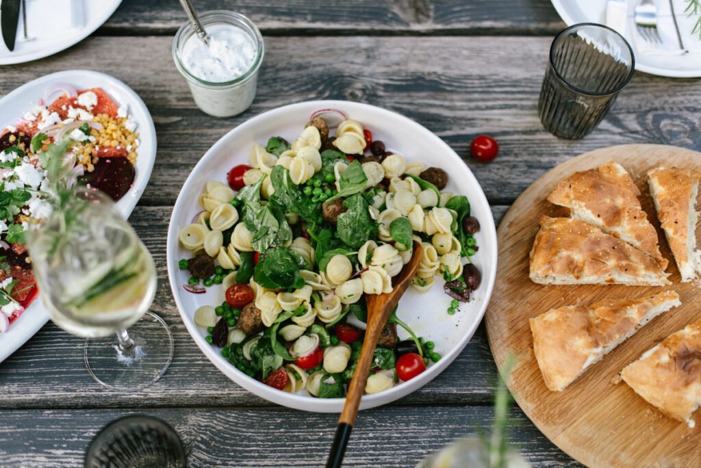 Perfekt zum Grillen: Neuer Nudelsalat mit Babyspinat