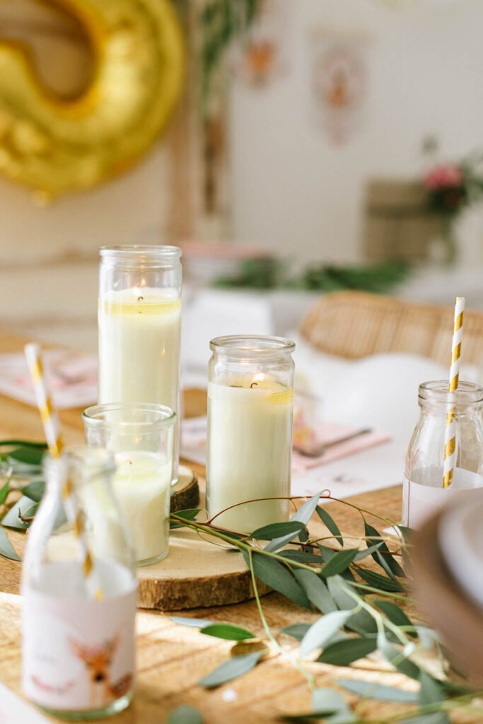 Boho Tierparty Kindergeburtstag feiern mit tierischen Einladungen, Dekorationen und Bastelideen für die Geburtstagsparty.