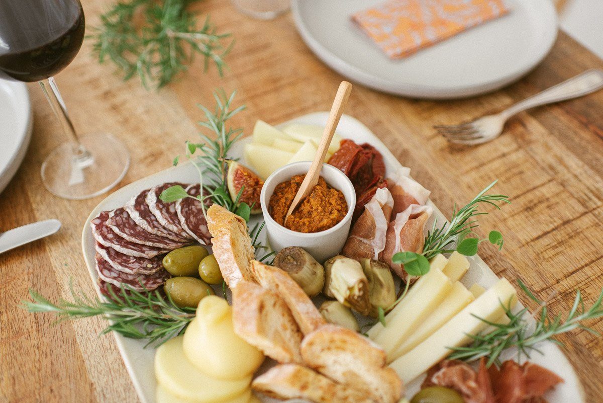 Antipasti-Platte anrichten: Schritt für Schritt Anleitung