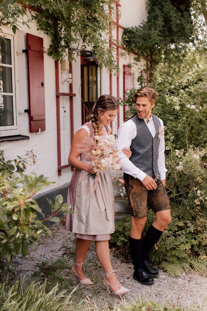 Modern Heiraten in Tracht