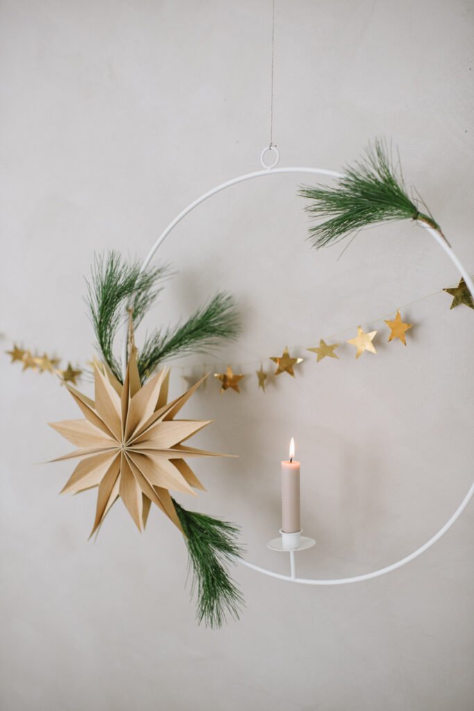 Weihnachten nordisch by Nature - gemütlich nordisch Weihnachten dekorieren mit DIY Tannenbaum in der Vase und Skandi Look in schwarz-weiß