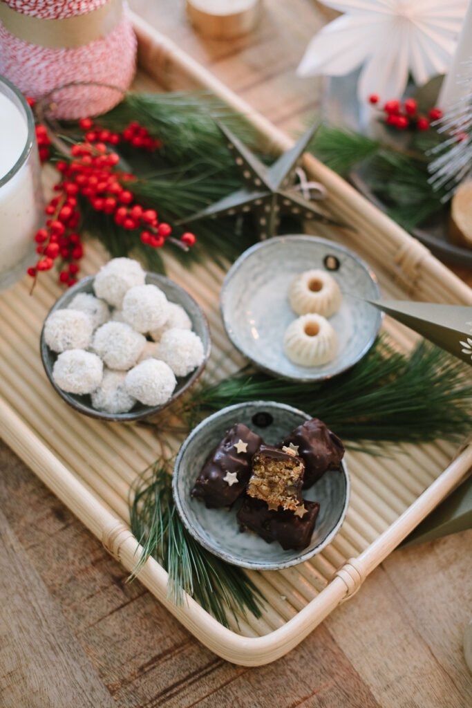 Weihnachtsgebäck: Aprikosen-Lebkuchen und Cranberry-Bällchen gehören zur Weihnachtszeit dazu. So einfach sind die weihnachtlichen Rezepte!