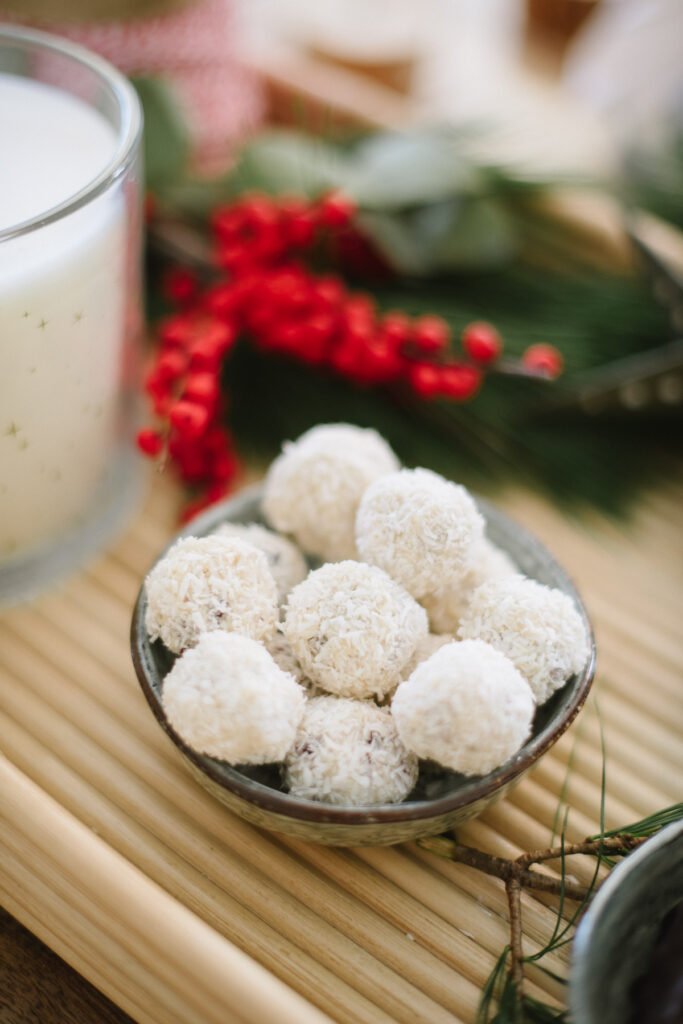 Weihnachtsgebäck: Aprikosen-Lebkuchen und Cranberry-Bällchen gehören zur Weihnachtszeit dazu. So einfach sind die weihnachtlichen Rezepte!