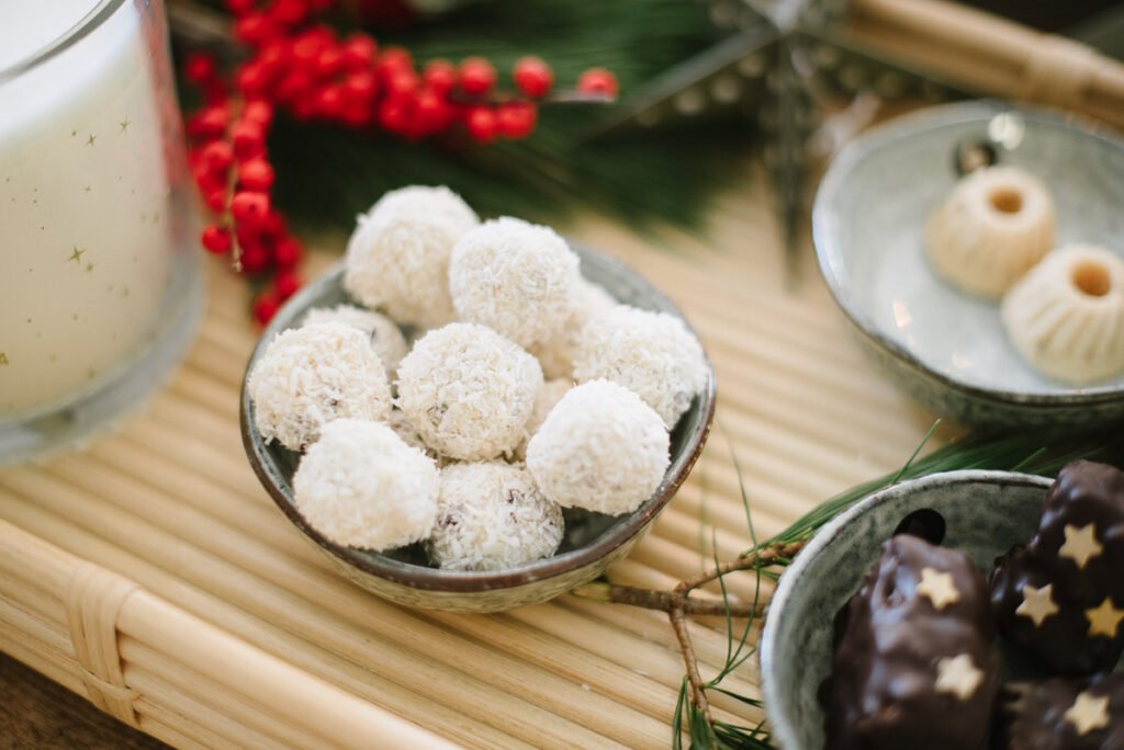 Weihnachtsgebäck: Aprikosen-Lebkuchen und Cranberry-Bällchen gehören zur Weihnachtszeit dazu. So einfach sind die weihnachtlichen Rezepte!