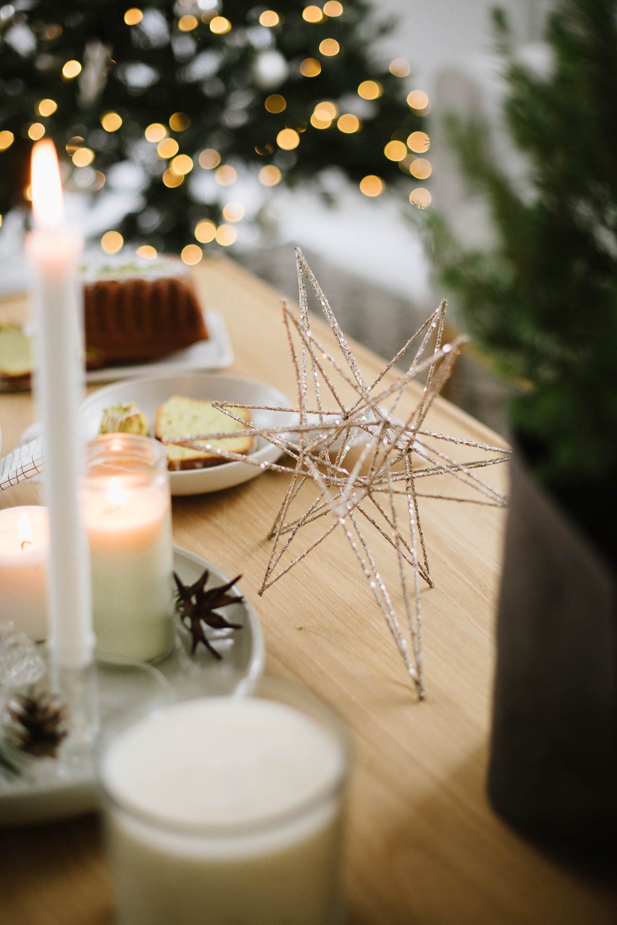 Raffinierter Weihnachtskuchen: Minigugl Rezept mit Avocado und Pistazien als weihnachtliches Dessert, für Adventskaffee und festliche Adventssonntage