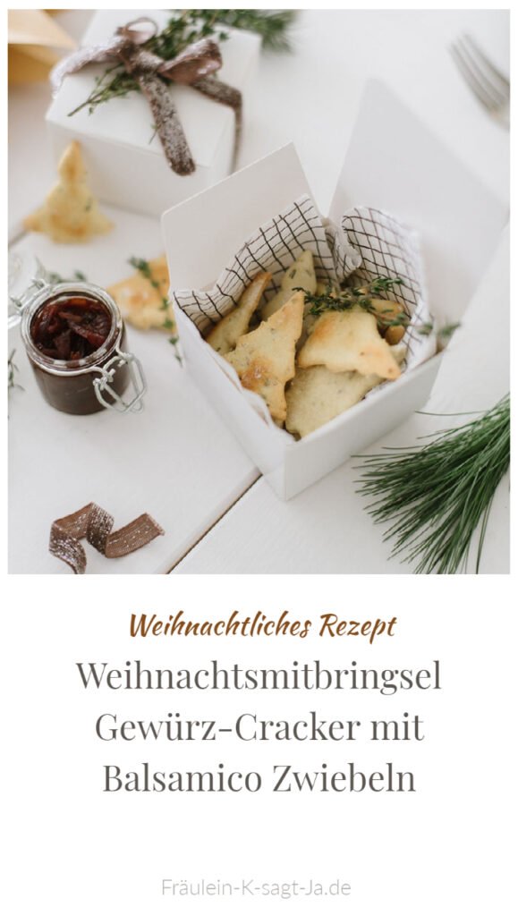 Weihnachtliches Rezept: Weihnachtsmitbringsel Gewürz-Cracker mit Balsamico Zwiebeln für liebe Gastgeber - einfach zubereitetes Geschenk