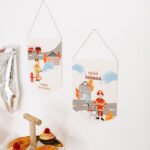 Wimpel an der Wand mit Motiven zur Feuerwehr Kindergeburtstagsparty