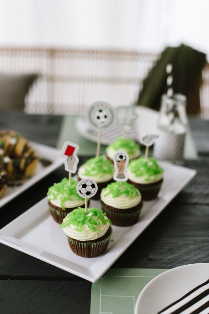 Geburtstagskuchen für Kinder zum Selbermachen - einfache Rezepte für besondere Kuchen und Gebäck zum Kindergeburtstag einfach selber backen