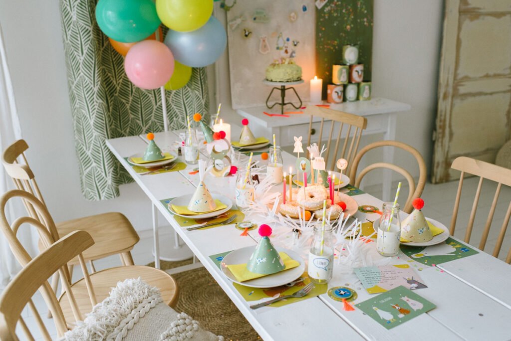 Deko: Kindergeburtstag auf dem Bauernhof - Unsere Bauernhofparty Box mit Einladungskarten, Girlanden, Cake Topper, Spiel- und Bastelideen uvm