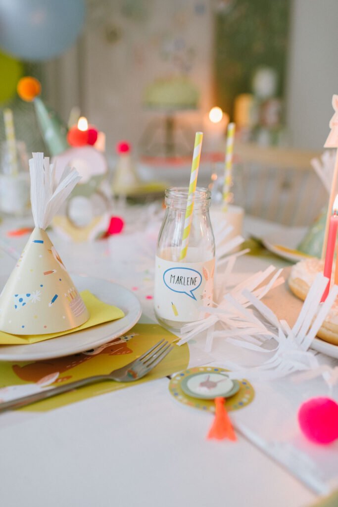 Deko: Kindergeburtstag auf dem Bauernhof - Unsere Bauernhofparty Box mit Einladungskarten, Girlanden, Cake Topper, Spiel- und Bastelideen uvm