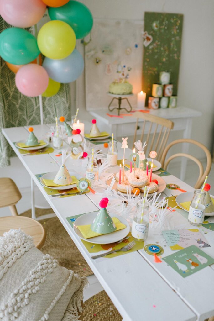 Deko: Kindergeburtstag auf dem Bauernhof - Unsere Bauernhofparty Box mit Einladungskarten, Girlanden, Cake Topper, Spiel- und Bastelideen uvm