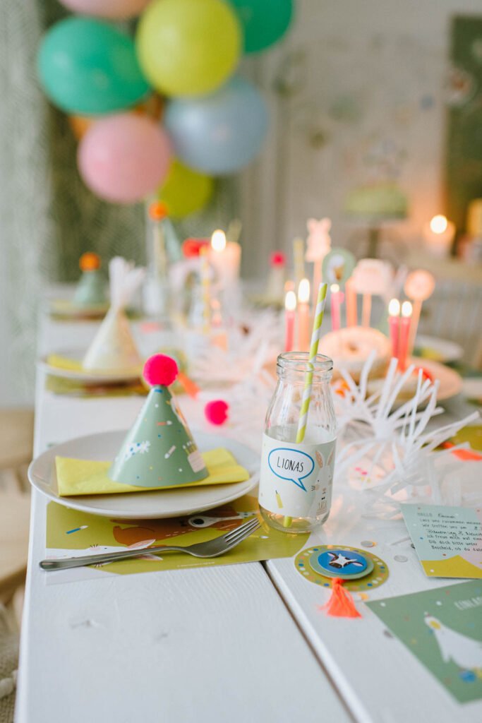 Deko: Kindergeburtstag auf dem Bauernhof - Unsere Bauernhofparty Box mit Einladungskarten, Girlanden, Cake Topper, Spiel- und Bastelideen uvm