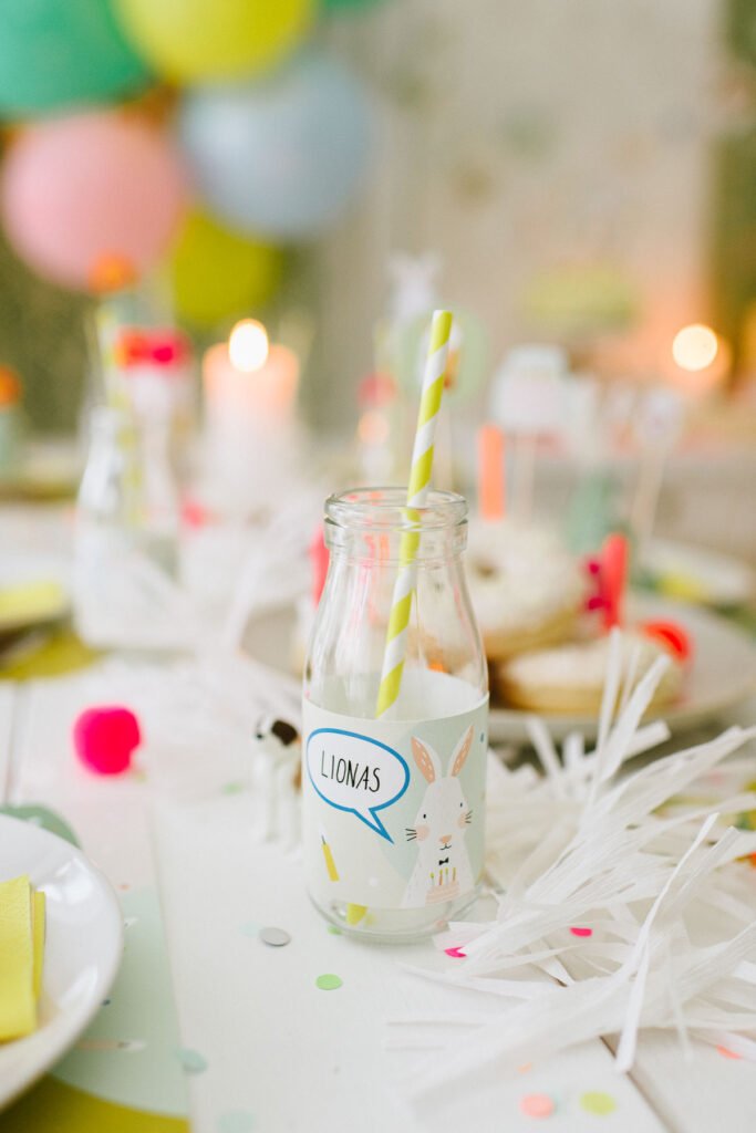 Deko: Kindergeburtstag auf dem Bauernhof - Unsere Bauernhofparty Box mit Einladungskarten, Girlanden, Cake Topper, Spiel- und Bastelideen uvm