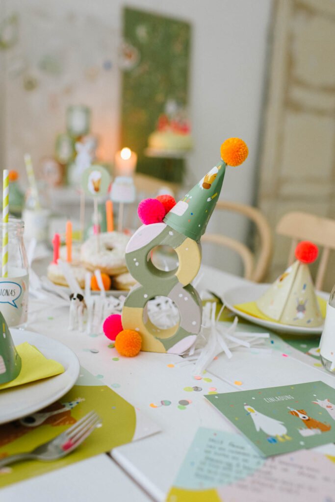 Deko: Kindergeburtstag auf dem Bauernhof - Unsere Bauernhofparty Box mit Einladungskarten, Girlanden, Cake Topper, Spiel- und Bastelideen uvm