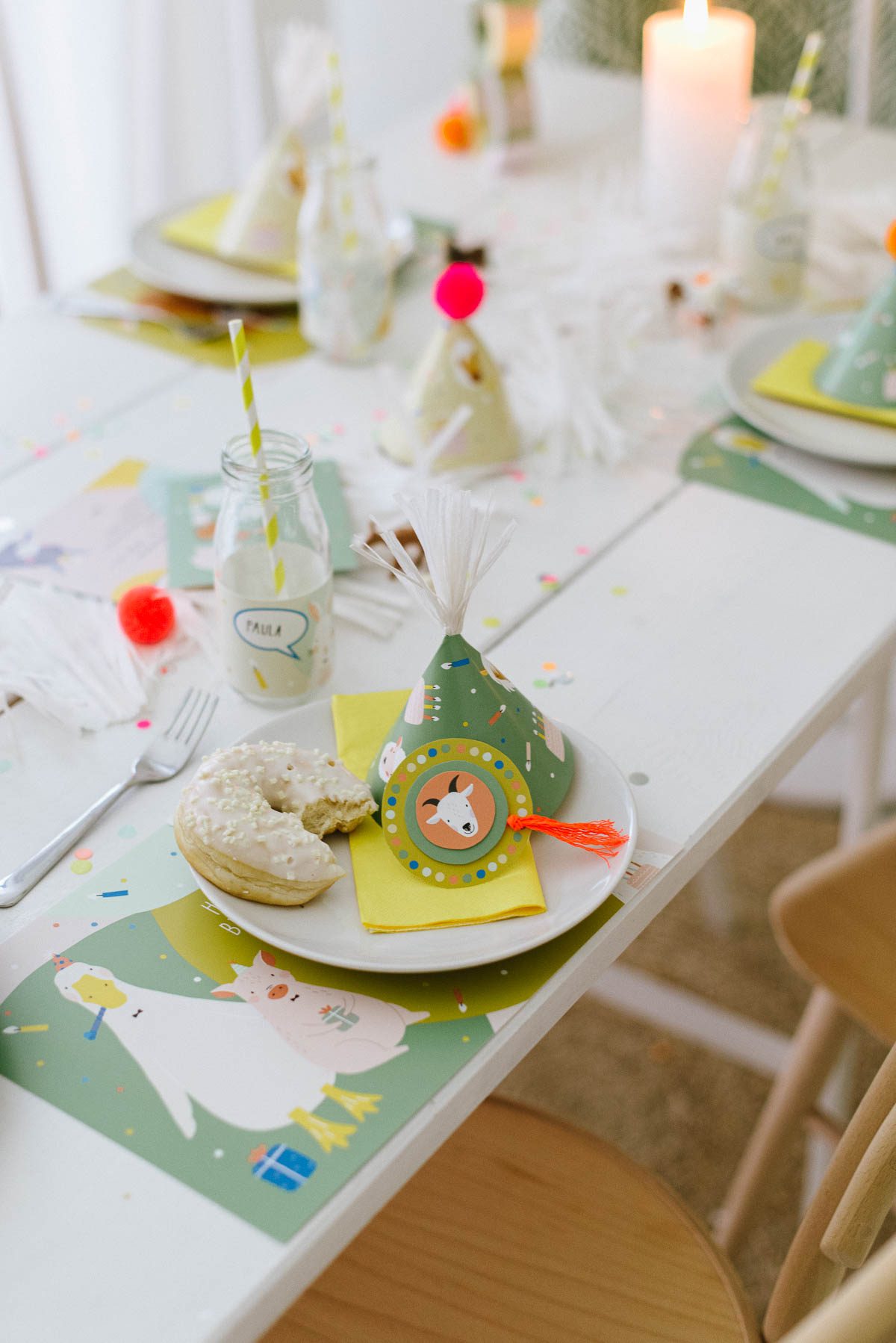 Deko: Kindergeburtstag auf dem Bauernhof - Unsere Bauernhofparty Box mit Einladungskarten, Girlanden, Cake Topper, Spiel- und Bastelideen uvm