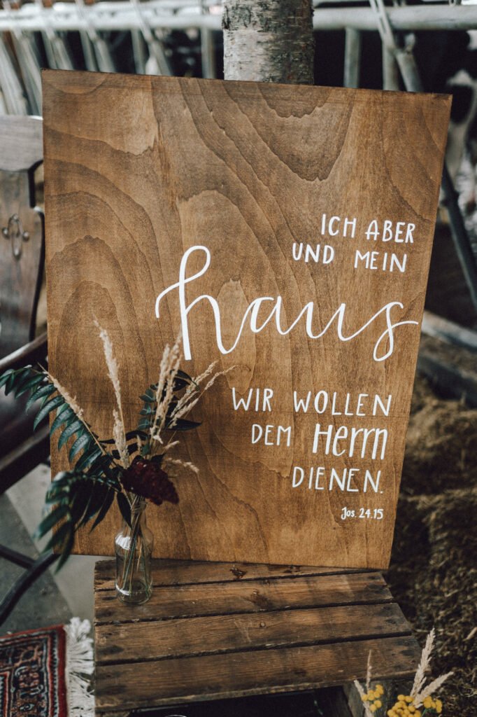 Hochzeit auf dem Bauernhof - Location, Deko, DIY-Ideen und Tipps für eure Trauung im Kuhstall. Romantisch Heiraten auf dem Land